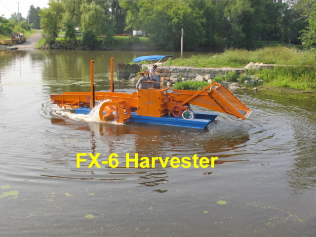 Alphaboats FX6 Waterweed Harvester Maneuvering