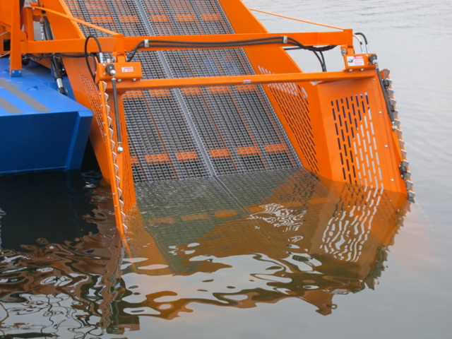 Alphaboats FX7 Waterweed Harvester showing it's 7 Foot Cut