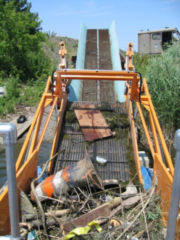 MC 202 off loading debris with a conveyor