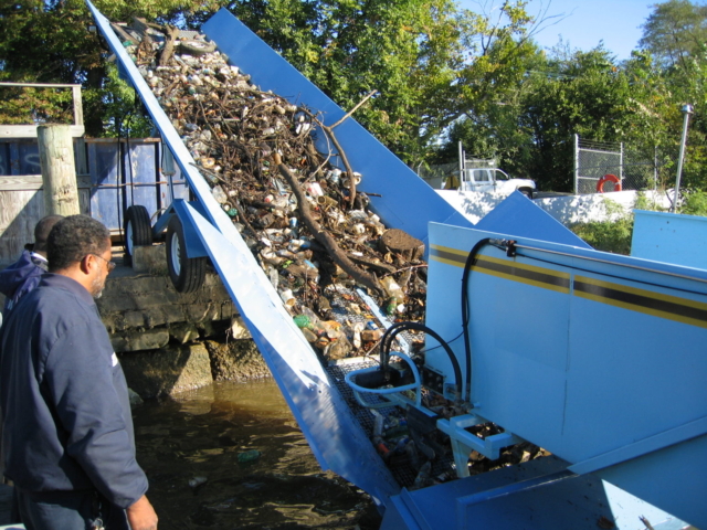 Alphaboats PC6036 Pier Conveyor off loading trash from Trash Skimmer